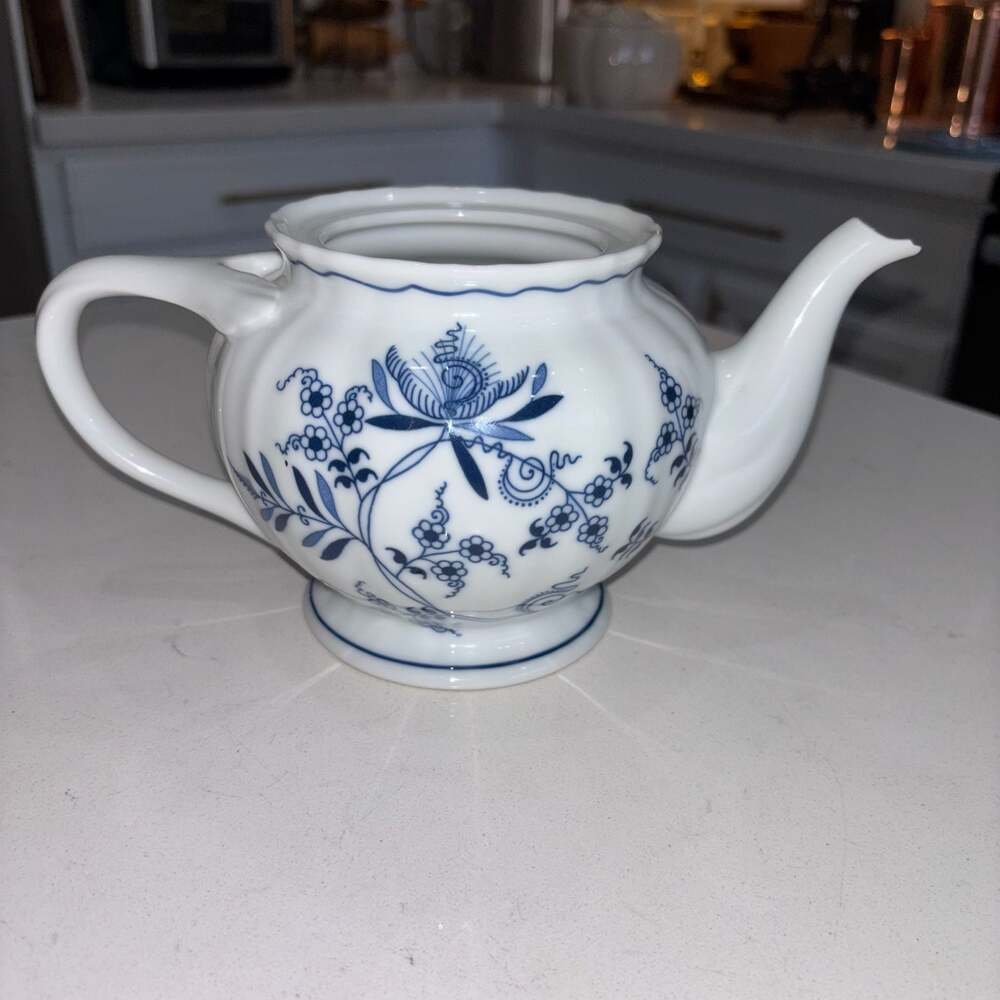 Blue Danube Blue Onion Porcelain Teapot Japan